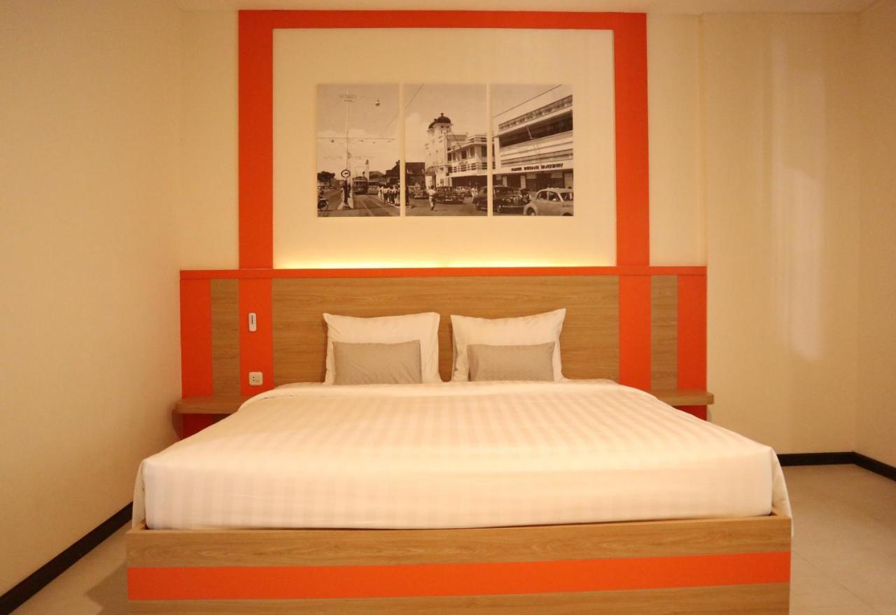 D'Carol Hotel スラバヤ エクステリア 写真