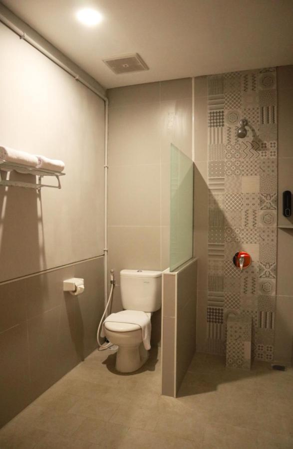 D'Carol Hotel スラバヤ エクステリア 写真