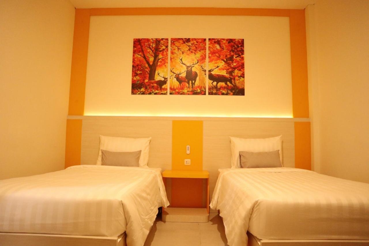 D'Carol Hotel スラバヤ エクステリア 写真