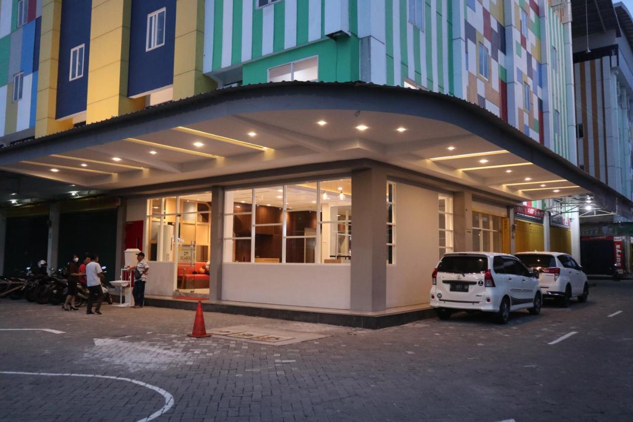 D'Carol Hotel スラバヤ エクステリア 写真