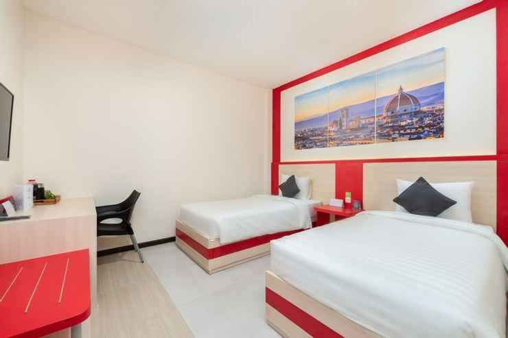 D'Carol Hotel スラバヤ エクステリア 写真